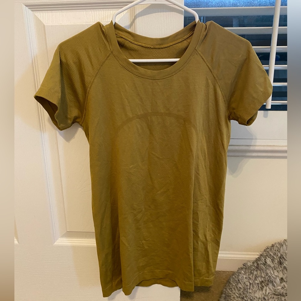 Lululemon yellow swiftly tee size 8